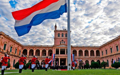 Paraguaios comemoram 210 anos de independência do país