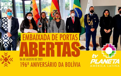 Embaixada boliviana em Brasília recebe delegação de bolivianos no dia da independência da Bolívia 