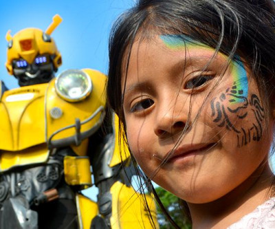 Festa da Alegria: Bumblebee e Palhaços Encantaram Crianças na Praça Kantuta!