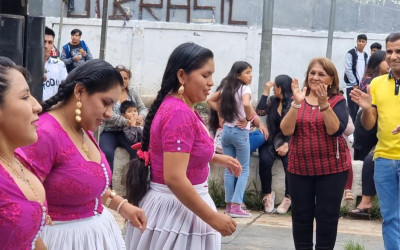 Wallunka 2023: Tradição Cochabambina na Praça Kantuta em Meio à Reforma