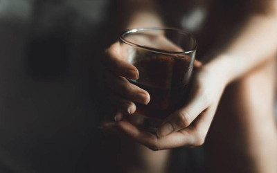 Aumento do alcoolismo feminino vai igualar-se entre os sexos até 2030