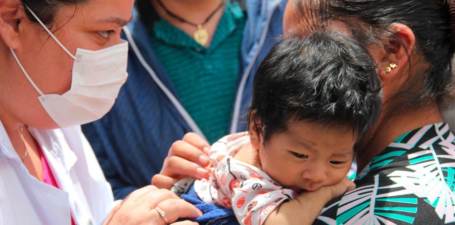 Ação com apoio da FENAMI aplica mais de 100 vacinas em crianças e adultos